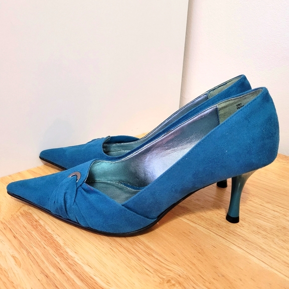 Turquoise Suede Pumps - Picture 3 of 6